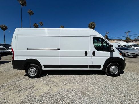 Used 2024 RAM ProMaster 2500 w/ Convenience Group FWD image 4