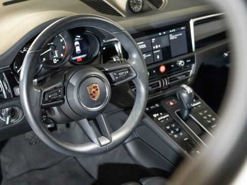 Certified 2023 Porsche Macan AWD/4WD image 15