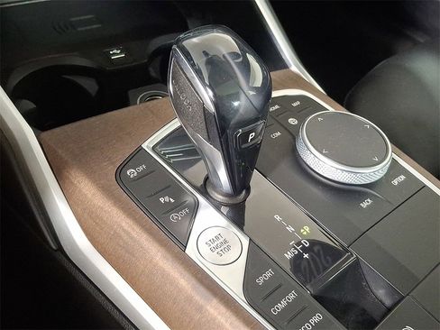 Used 2020 BMW 330i xDrive Sedan w/ Convenience Package image 17