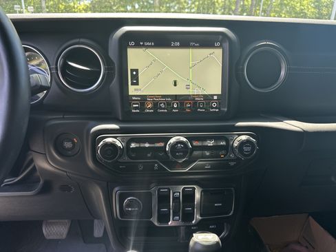 Used 2023 Jeep Wrangler Unlimited Sahara w/ Cold Weather Group AWD/4WD image 31
