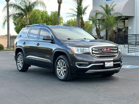 Used 2018 GMC Acadia SLE FWD image 2