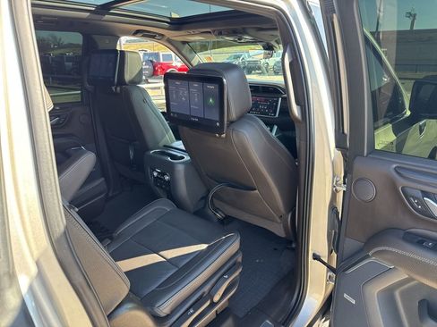 Used 2021 GMC Yukon XL Denali w/ Denali Premium Package image 13