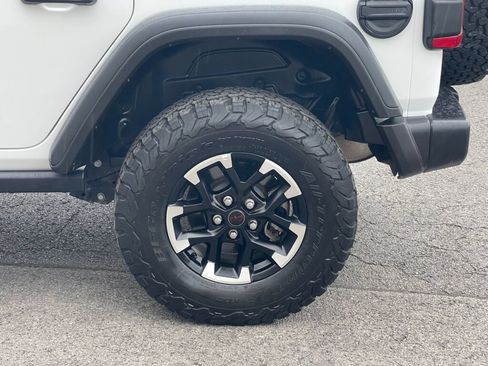 Used 2025 Jeep Wrangler Unlimited Rubicon AWD/4WD image 36