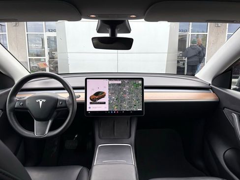 Used 2021 Tesla Model Y Long Range image 15