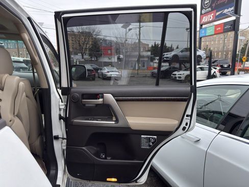 Used 2011 Toyota Land Cruiser image 16