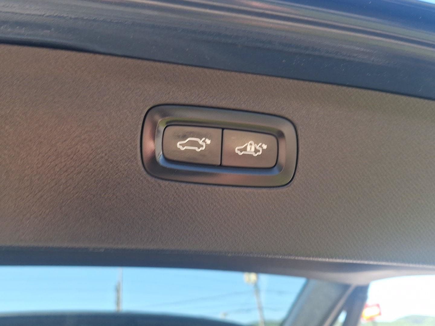 Used 2019 Volvo XC90 T6 Momentum AWD/4WD image 16