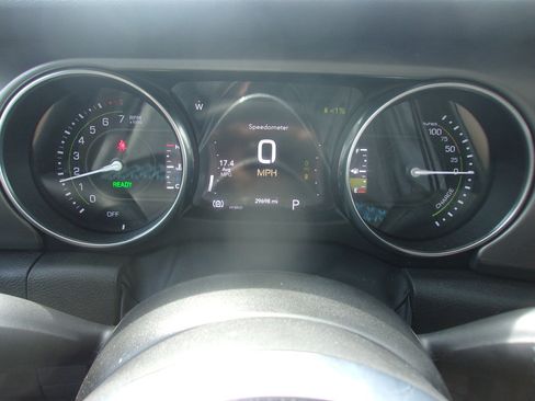 Used 2023 Jeep Wrangler Unlimited Rubicon 4xe w/ Cold Weather Group AWD/4WD image 10
