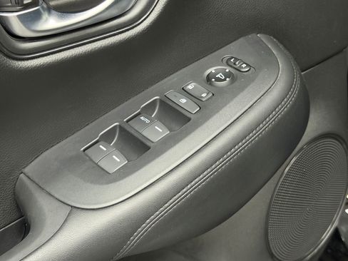 Used 2023 Honda HR-V LX image 20