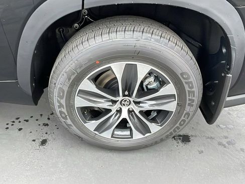 New 2026 Toyota Highlander XLE image 32