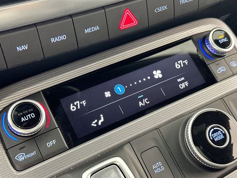 Used 2023 Hyundai Palisade Calligraphy image 16