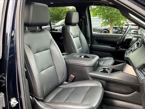 Used 2021 Chevrolet Tahoe LT w/ LT Signature Package RWD image 8
