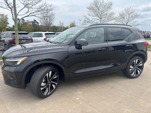 Used 2023 Volvo XC40 B5 Plus w/ Climate Package AWD/4WD image 5