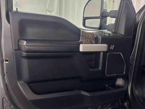 Used 2019 Ford F250 Lariat w/ Chrome Package image 9