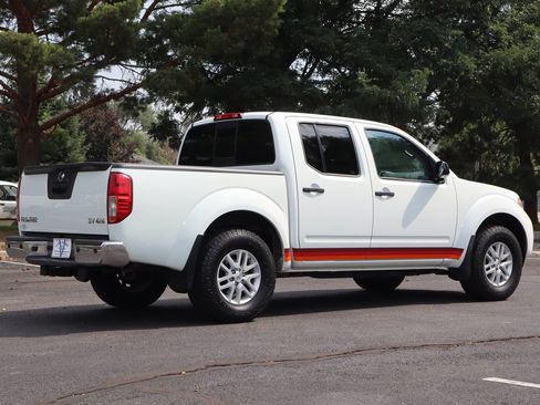Used 2017 Nissan Frontier SV w/ SV Value Truck Package AWD/4WD image 5