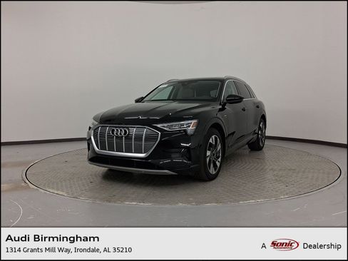 Used 2022 Audi e-tron Premium Plus image 1