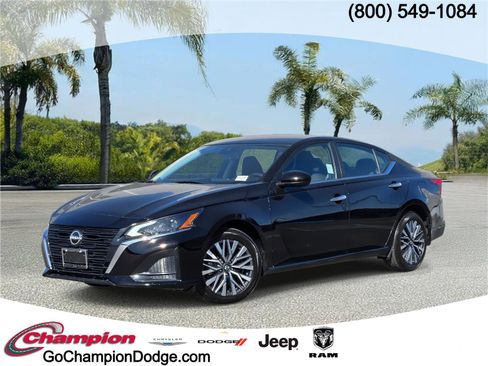Used 2023 Nissan Altima 2.5 SV image 1