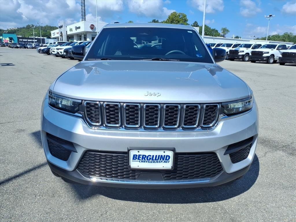 Used 2024 Jeep Grand Cherokee Laredo X w/ Luxury Tech Group I AWD/4WD image 9