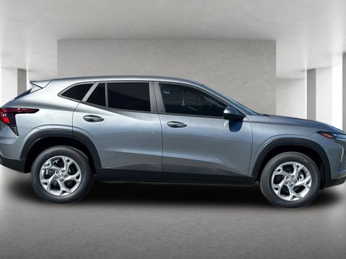 New 2026 Chevrolet Trax LS w/ LS Convenience Package FWD image 3