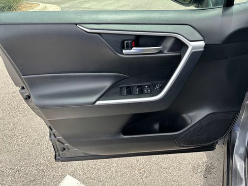 Used 2025 Toyota RAV4 XLE FWD image 15