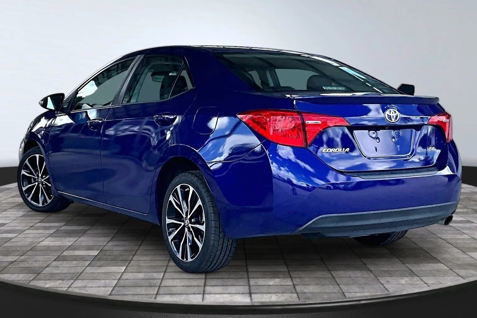 Used 2019 Toyota Corolla SE FWD image 4