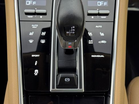 Used 2021 Porsche Panamera w/ Premium Package image 31