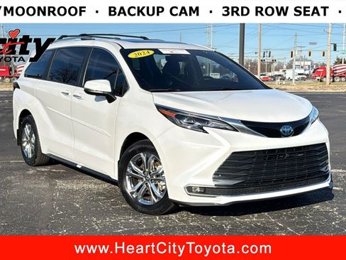 Certified 2024 Toyota Sienna Platinum image 1