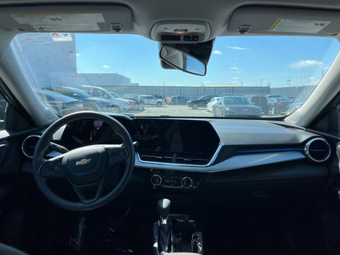 Used 2025 Chevrolet Trax LT image 33