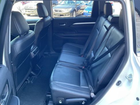 Used 2019 Toyota Highlander XLE AWD/4WD image 28