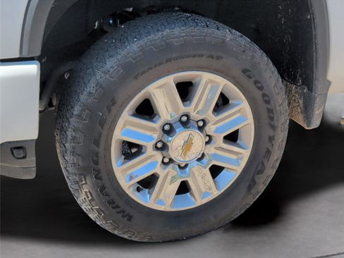 Used 2024 Chevrolet Silverado 2500 High Country w/ High Country Premium Package AWD/4WD image 35