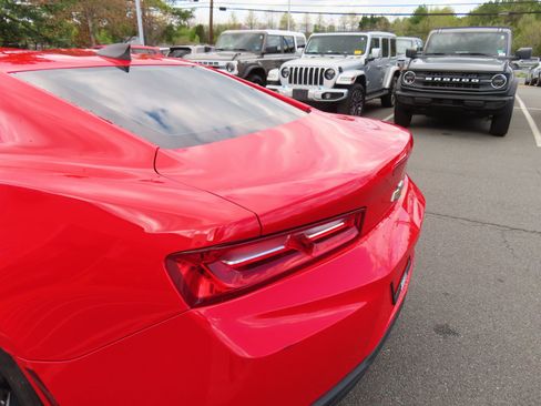 Used 2018 Chevrolet Camaro LT image 10