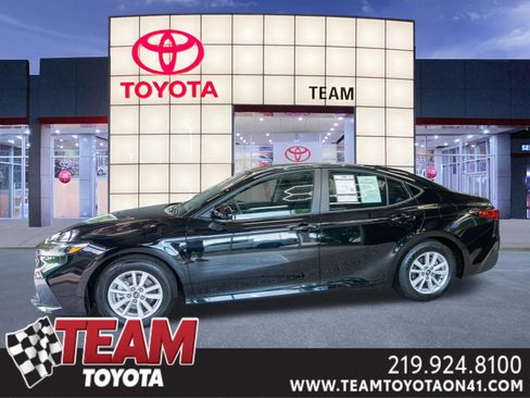 Used 2026 Toyota Camry LE FWD image 1