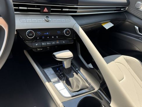 New 2025 Hyundai Elantra Limited w/ Cargo Package image 21