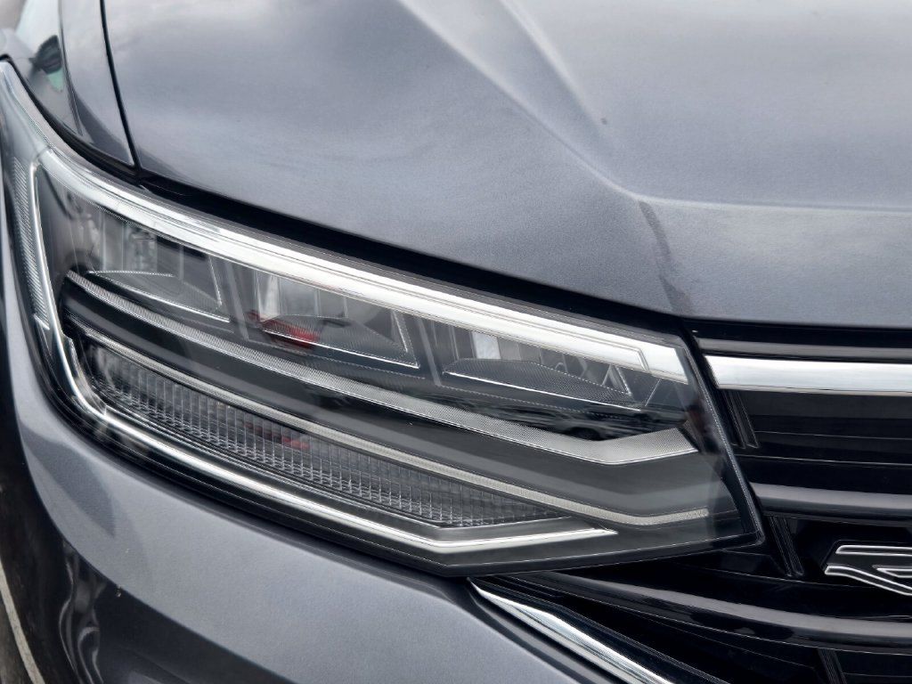 Certified 2023 Volkswagen Tiguan SE R-Line FWD image 5
