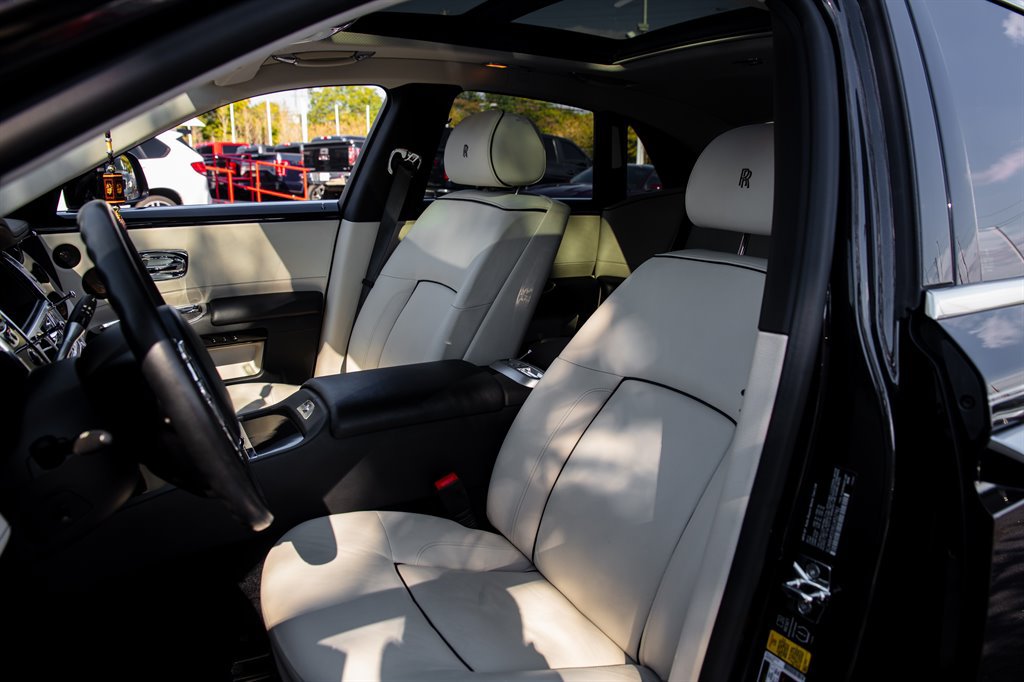 Used 2014 Rolls-Royce Ghost RWD image 36
