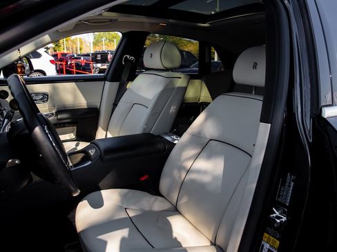 Used 2014 Rolls-Royce Ghost image 36