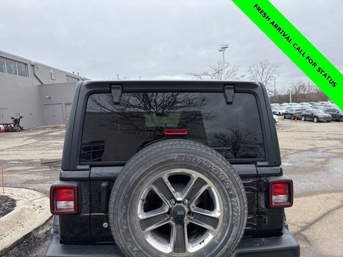 Used 2019 Jeep Wrangler Unlimited Sahara image 7