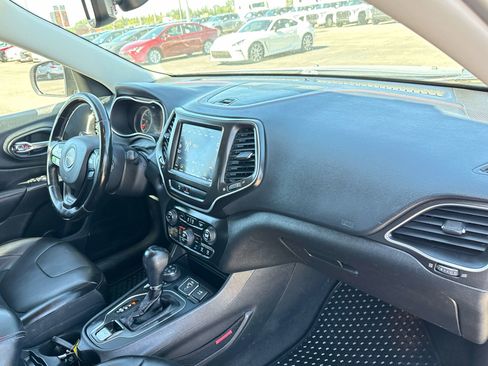 Used 2020 Jeep Cherokee Trailhawk w/ Comfort/Convenience Group AWD/4WD image 17