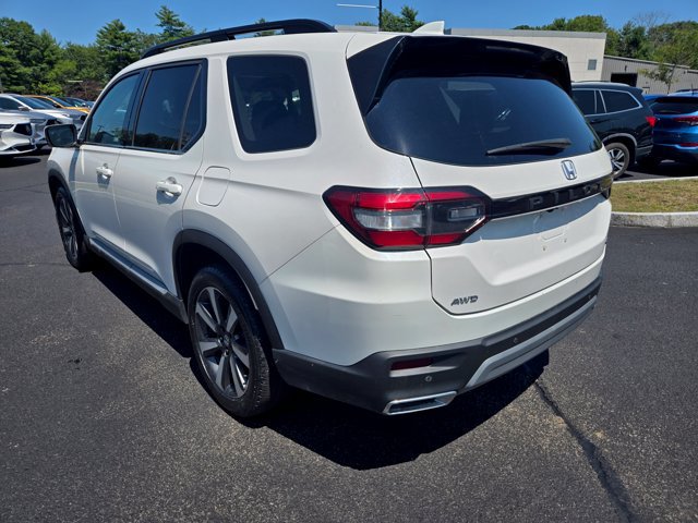Used 2023 Honda Pilot Touring image 3