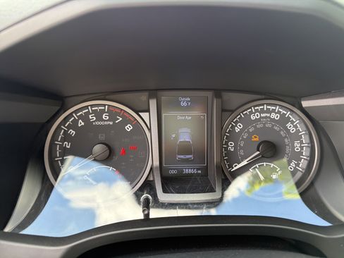 Used 2021 Toyota Tacoma TRD Sport AWD/4WD image 32
