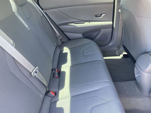 Certified 2025 Hyundai Elantra SE FWD image 12