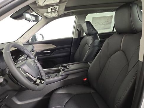 New 2026 Toyota Grand Highlander Platinum image 13