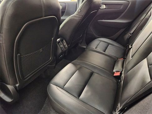 Used 2025 Volvo XC40 B5 Ultra w/ Protection Package Premier image 30