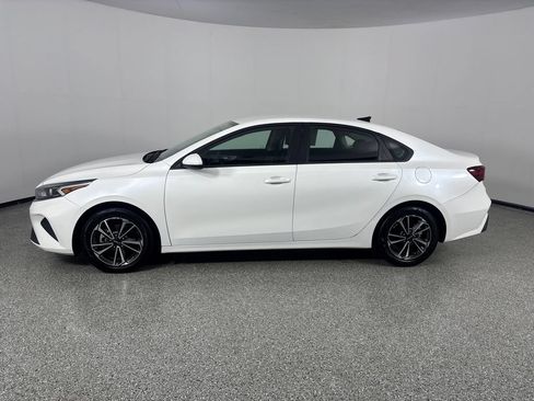 Used 2024 Kia Forte LXS FWD image 4