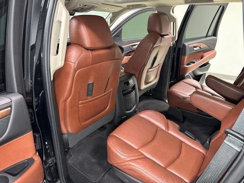 Used 2020 Cadillac Escalade Luxury w/ Escalade Sport Edition AWD/4WD image 27