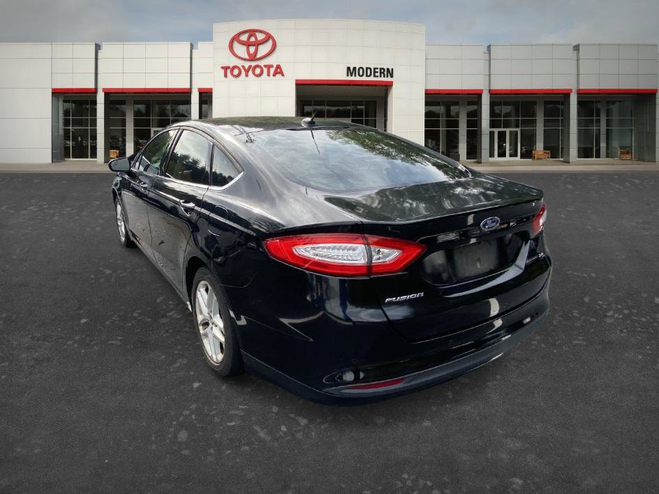 Used 2016 Ford Fusion SE FWD image 9