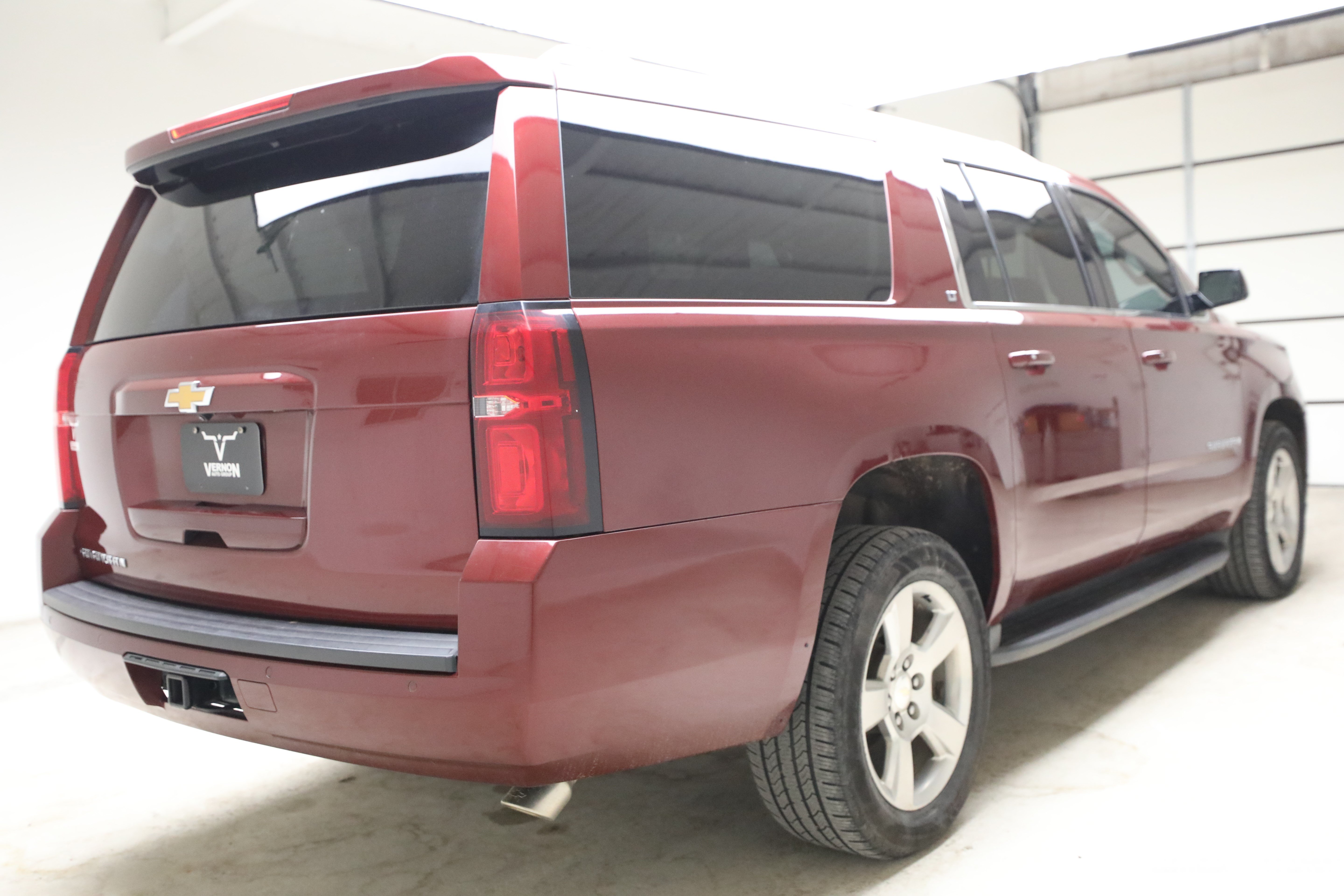 Used 2018 Chevrolet Suburban LT w/ Luxury Package RWD image 5