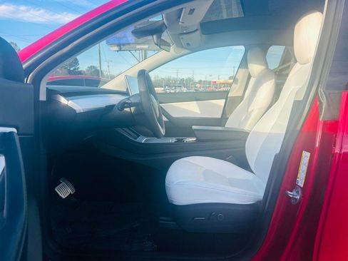 Used 2021 Tesla Model Y Performance image 18