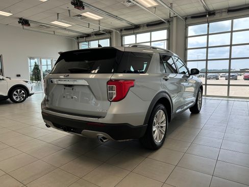 Used 2024 Ford Explorer Limited w/ Limited Technology Package AWD/4WD image 5