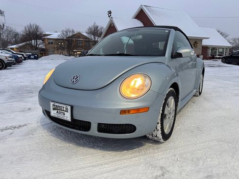 Used 2009 Volkswagen Beetle S image 11