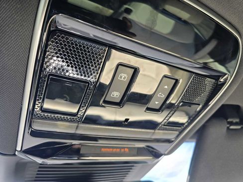 Used 2023 Land Rover Range Rover SE image 35